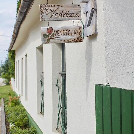 Гостевой дом Vadrozsa Vendeghaz Racalmas Экстерьер фото